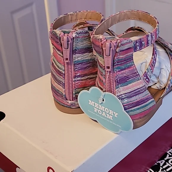 NWT Girls Sandals Size 2 - Picture 1 of 3